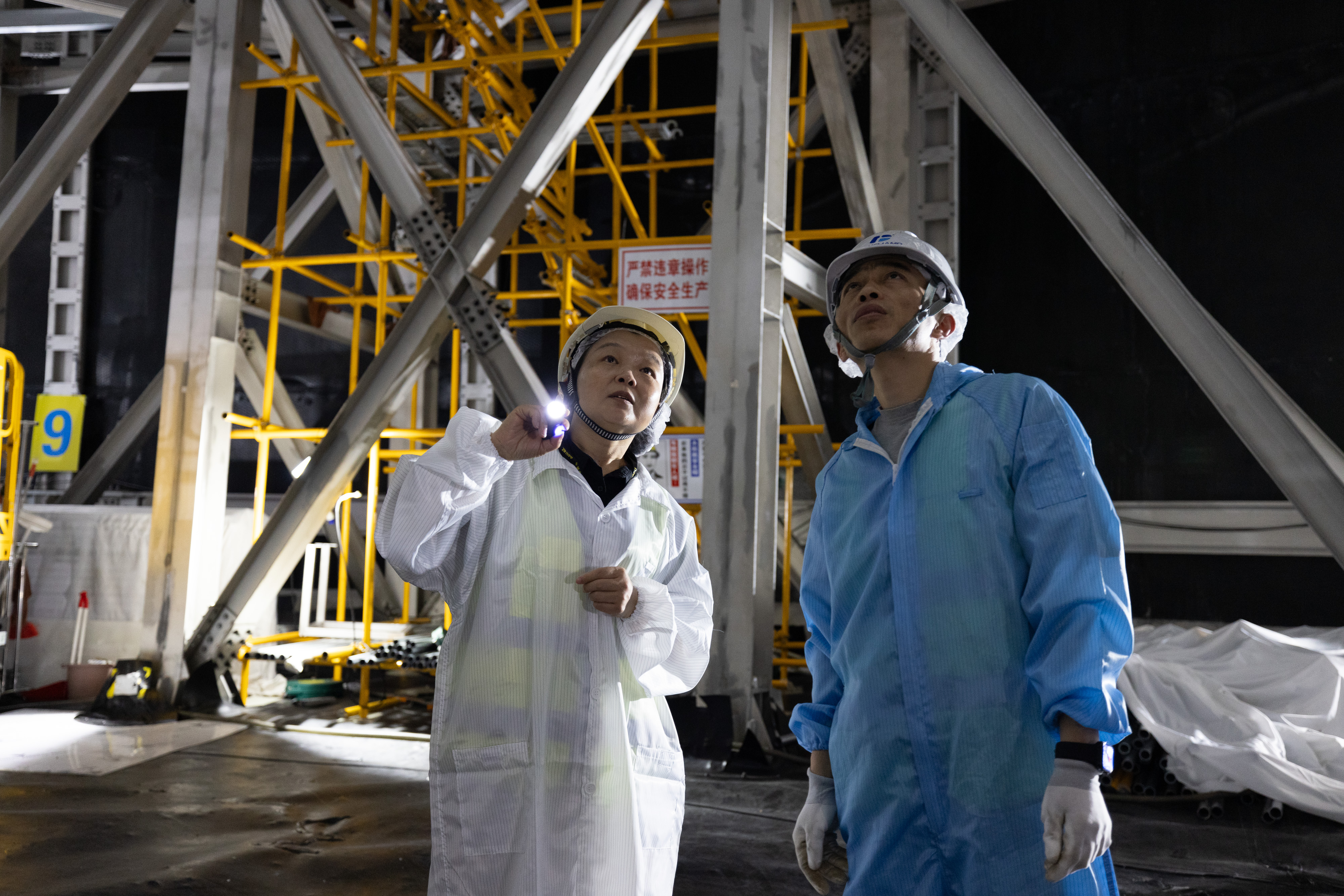 China bangun bola raksasa transparan bawah tanah untuk tangkap 