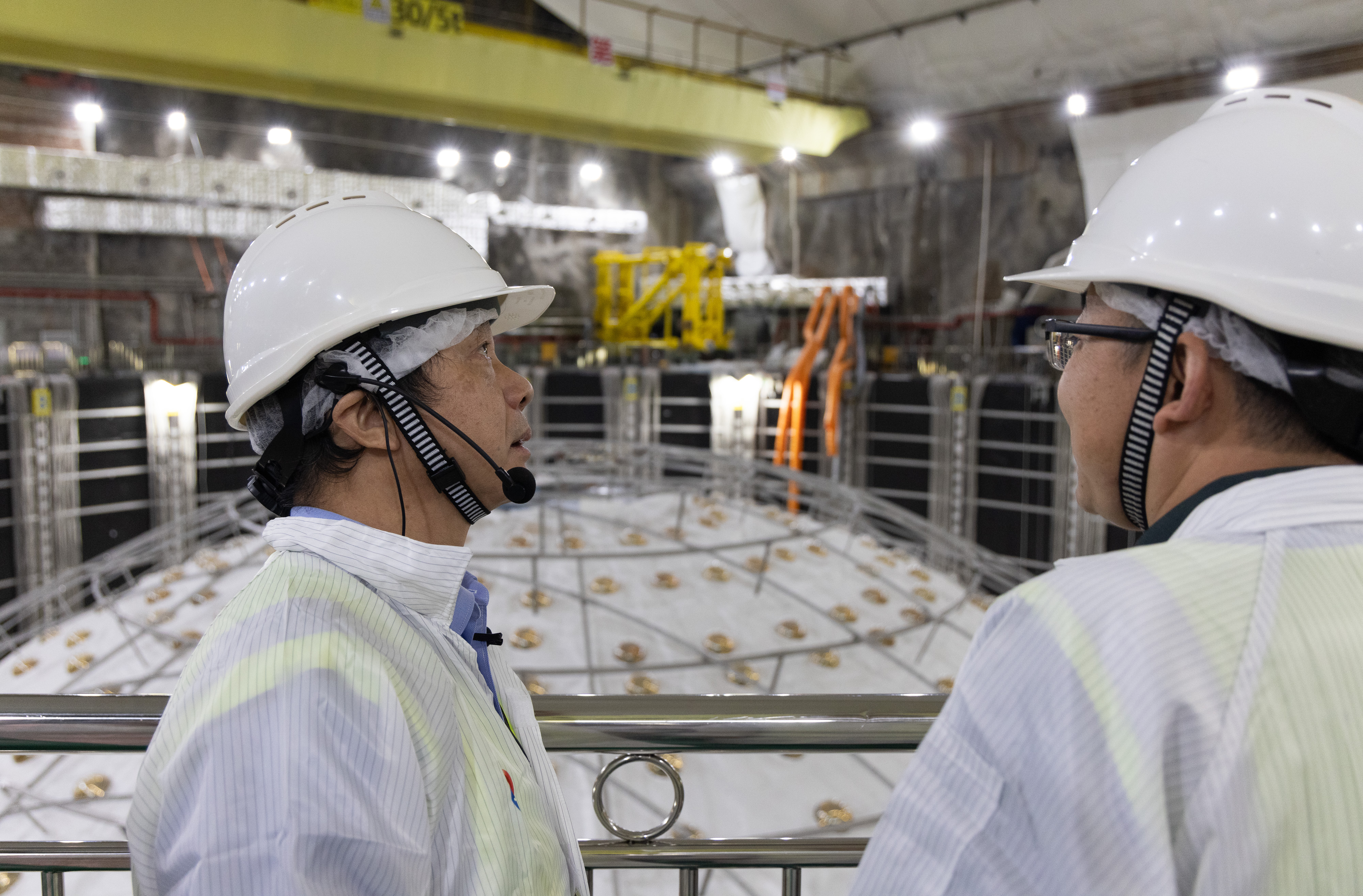 China bangun bola raksasa transparan bawah tanah untuk tangkap 