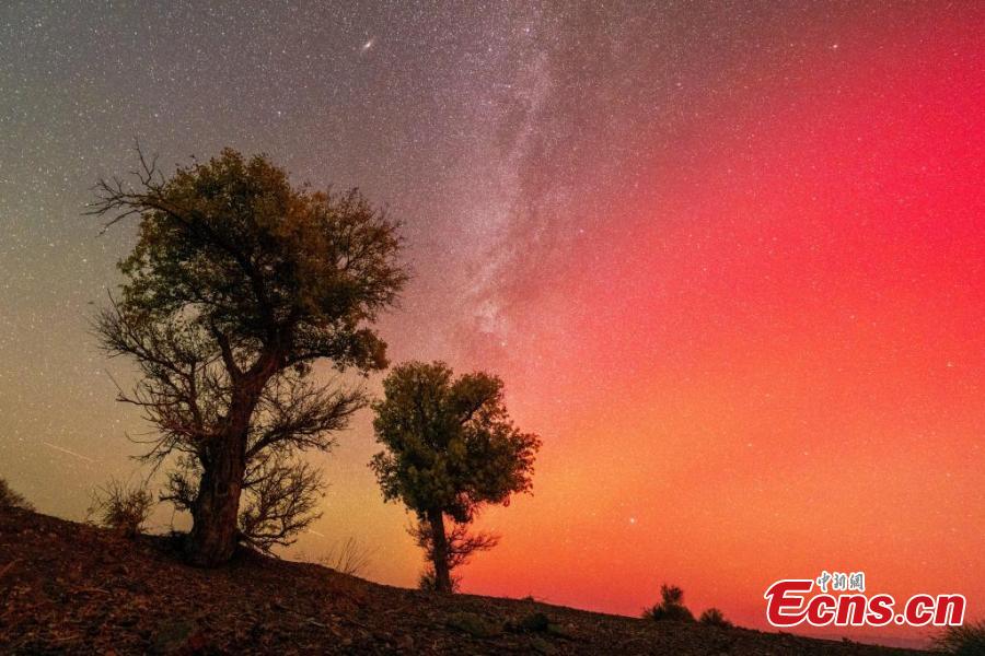 Potret : Aurora Merah Merona di Langit Xinjiang-Image-1