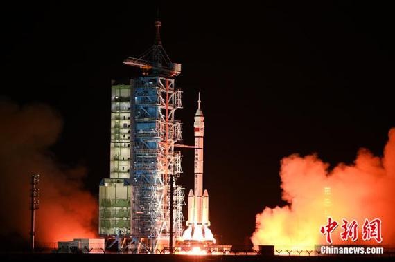 China Luncurkan Pesawat Luar Angkasa Berawak Shenzhou-19-Image-1