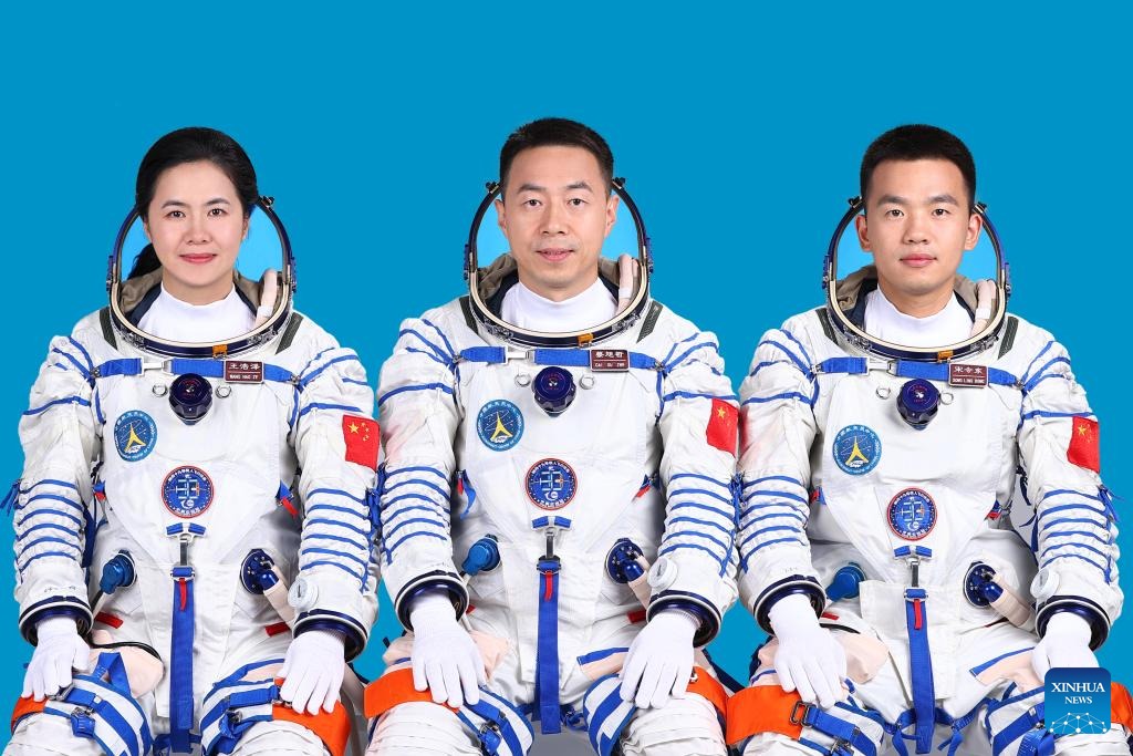 China Kirimkan Kru Shenzhou-19 Untuk Misi Stasiun Luar Angkasa-Image-1