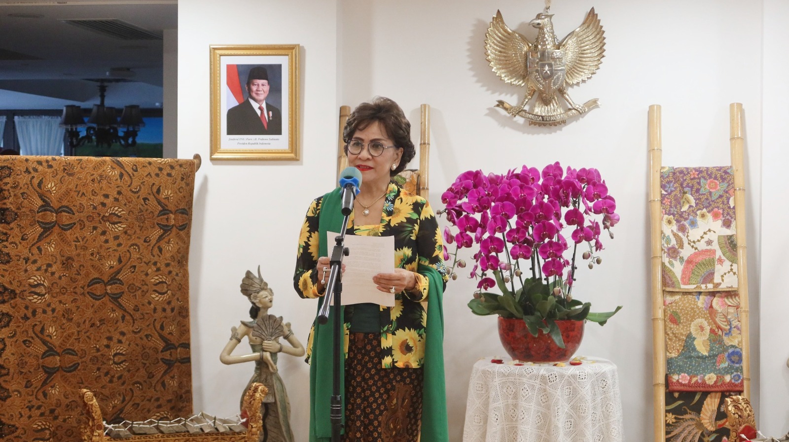 Potret : Menguak Filosofi Batik Indonesia: ASEAN Ladies Circle Menyatu dalam Keindahan Budaya Indonesia-Image-2