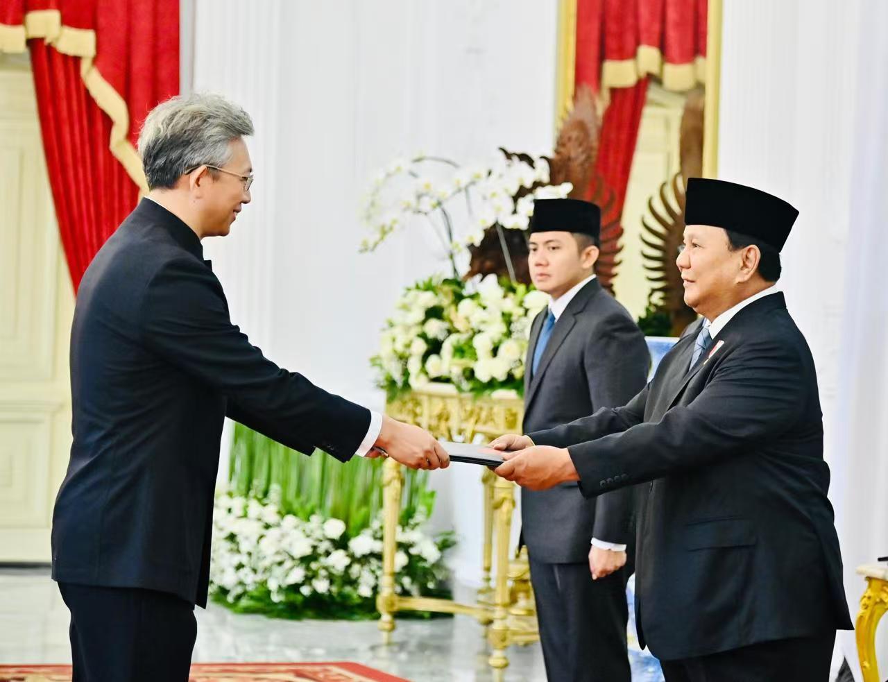 Dubes China untuk Indonesia kirim surat kepercayaan kepada Presiden Prabowo Subianto-Image-1 Dubes China untuk Indonesia kirim surat kepercayaan kepada Presiden Prabowo Subianto-Image-1