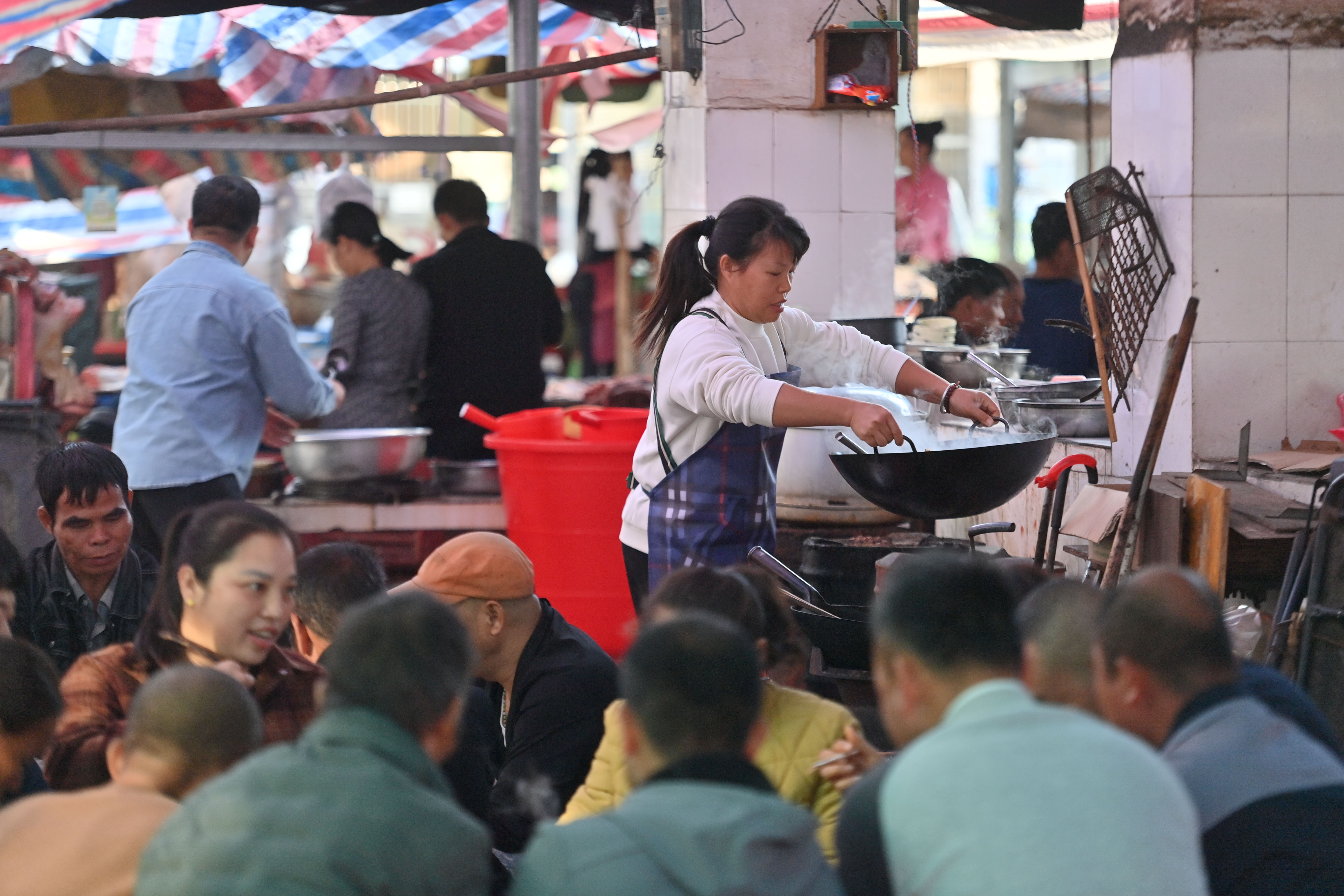 CHINA-GUANGXI-LIUZHOU-PASAR PAGI-SARAPAN-1