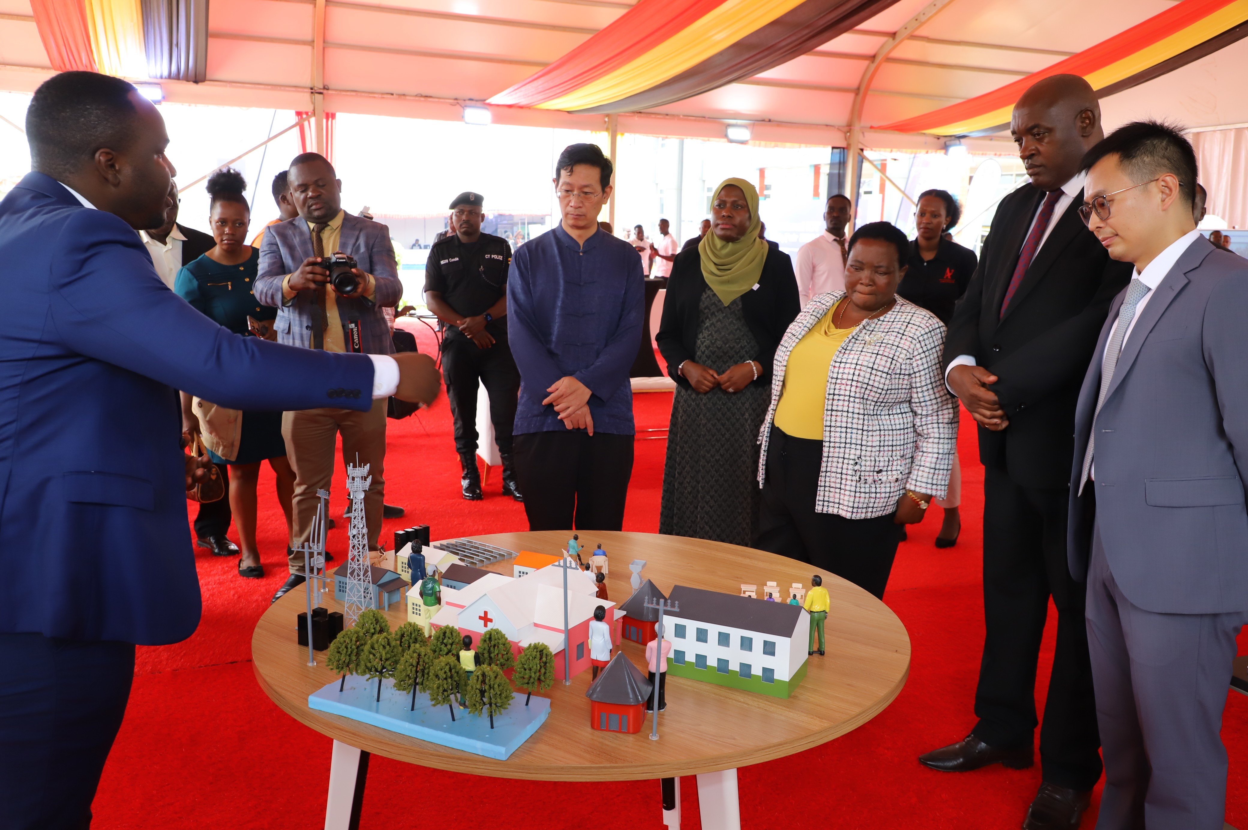 UGANDA-KAMPALA-CHINA-HUAWEI-TIK-BURSA KERJA-1-Image-1 UGANDA-KAMPALA-CHINA-HUAWEI-TIK-BURSA KERJA-1-Image-1