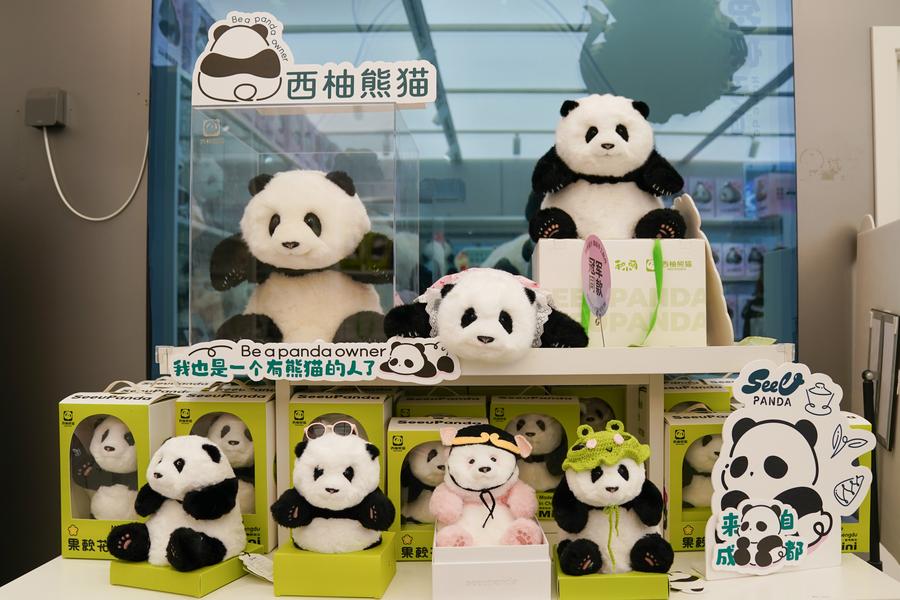 Boneka panda inovatif buatan China kian populer di seluruh dunia-Image-3 Boneka panda inovatif buatan China kian populer di seluruh dunia-Image-3