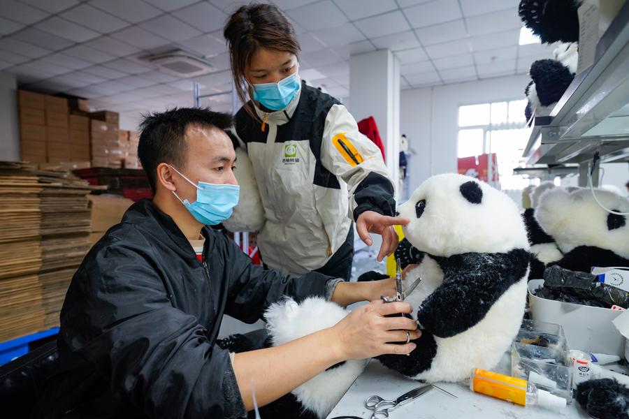 Boneka panda inovatif buatan China kian populer di seluruh dunia-Image-4 Boneka panda inovatif buatan China kian populer di seluruh dunia-Image-4