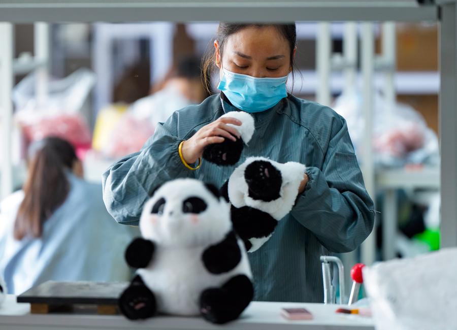 Boneka panda inovatif buatan China kian populer di seluruh dunia-Image-6 Boneka panda inovatif buatan China kian populer di seluruh dunia-Image-6