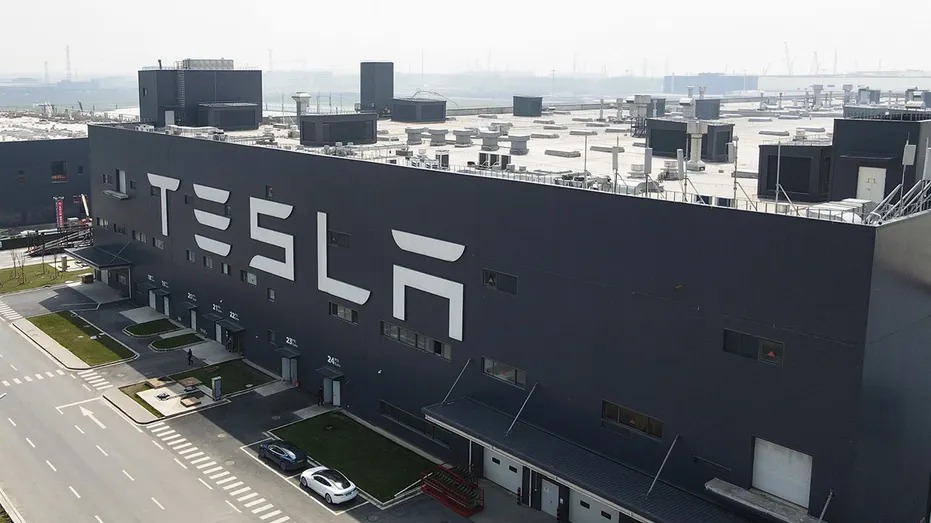 Pabrik Raksasa Tesla di Shanghai Direncanakan Bakal Selesai Akhir Tahun Ini-Image-1 Pabrik Raksasa Tesla di Shanghai Direncanakan Bakal Selesai Akhir Tahun Ini-Image-1