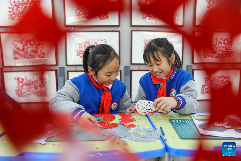 POTRET: Sambut Tahun Baru, Siswa Seluruh China Gelar Acara-Image-5 POTRET: Sambut Tahun Baru, Siswa Seluruh China Gelar Acara-Image-5