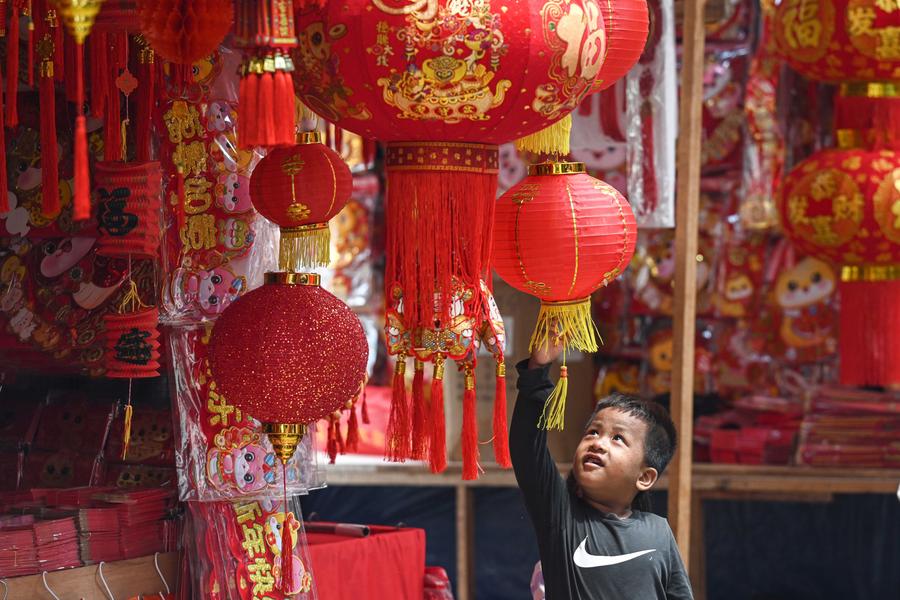 Album Asia: Suasana menyambut Imlek telah terasa di kawasan Pecinan Glodok, Jakarta-Image-2 Album Asia: Suasana menyambut Imlek telah terasa di kawasan Pecinan Glodok, Jakarta-Image-2