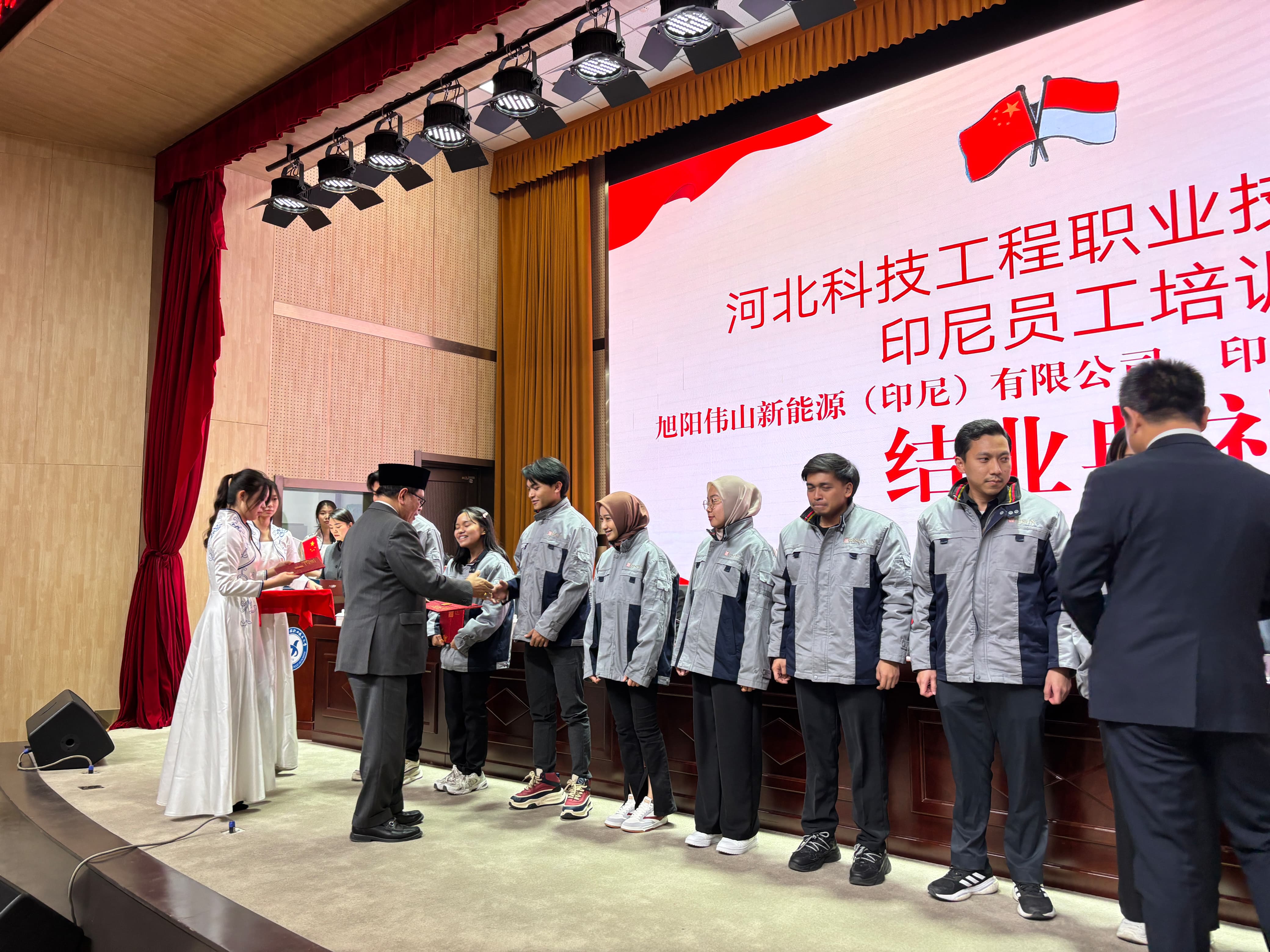 Potret : Dubes RI Beijing Hadiri Wisuda 83 Tenaga Kerja Profesional Indonesia di Hebei-Image-1