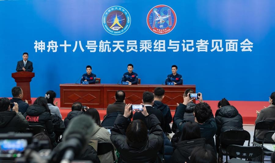 China Beri Medali Penghargaan Kepada Tiga Astronot Berprestasi-Image-1