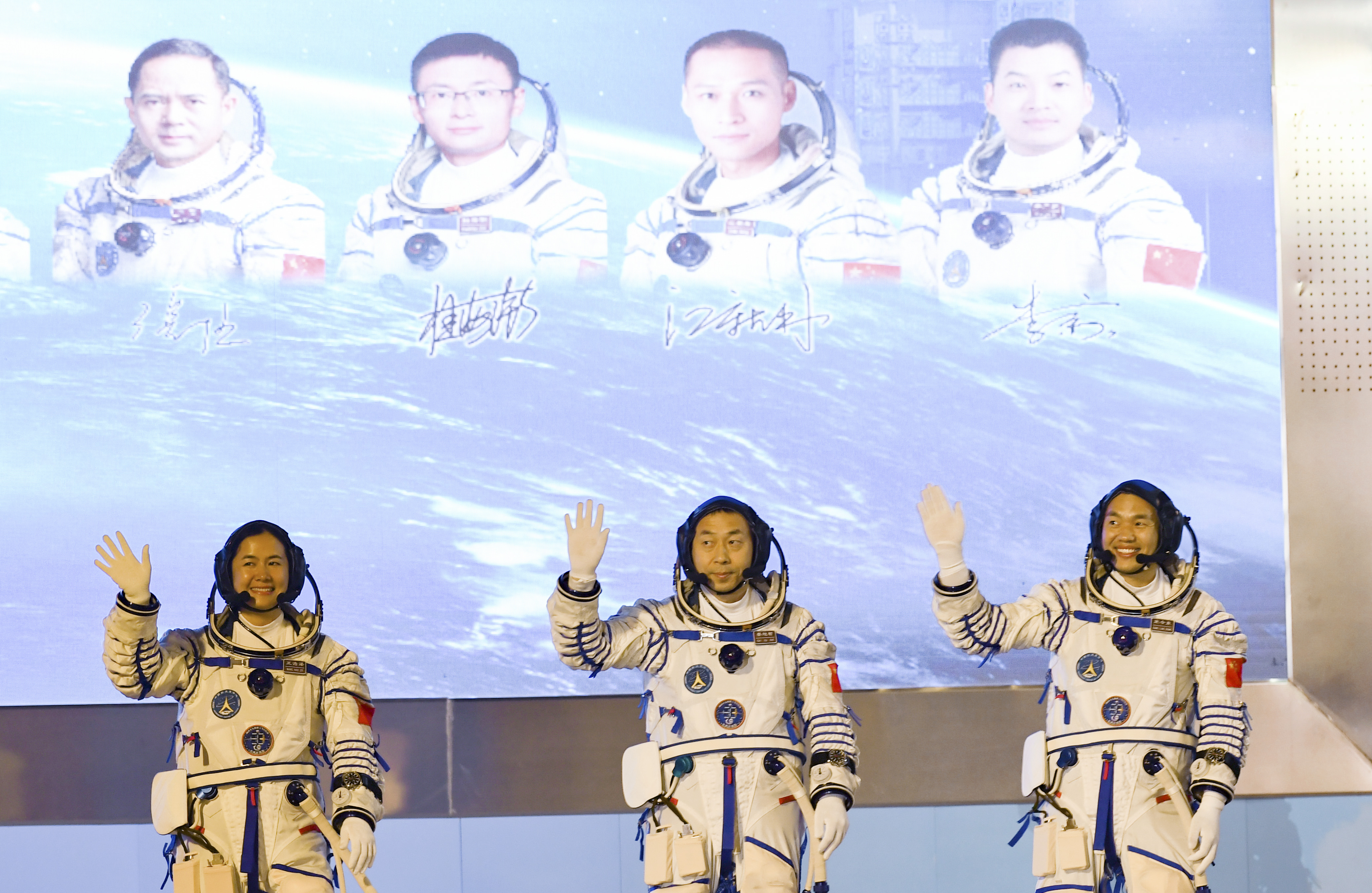 Peringati Hari Perempuan Internasional, Astronaut Wanita China Kirim Salam dari Luar Angkasa-Image-2