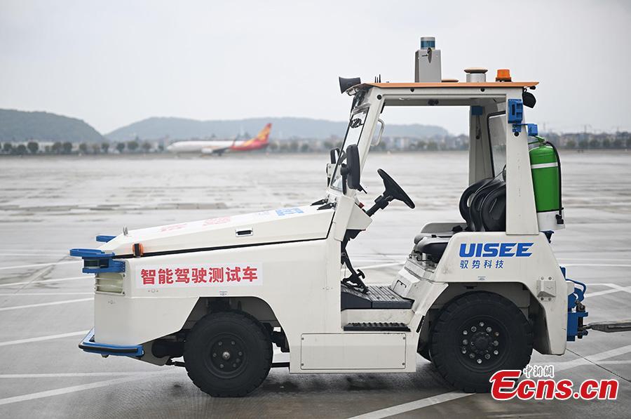 Potret : Traktor Autonomous Selesaikan Uji Jalan di Bandara Hangzhou-Image-1