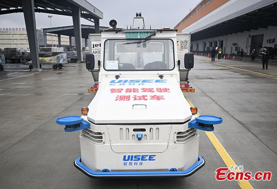 Potret : Traktor Autonomous Selesaikan Uji Jalan di Bandara Hangzhou-Image-2