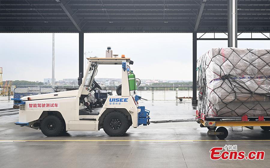 Potret : Traktor Autonomous Selesaikan Uji Jalan di Bandara Hangzhou-Image-3