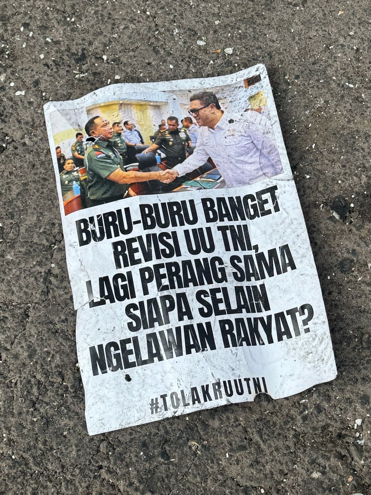 POTRET: Aksi Demo Mahasiswa Menentang Pengesahan Pengesahan Revisi UU TNI-Image-2
