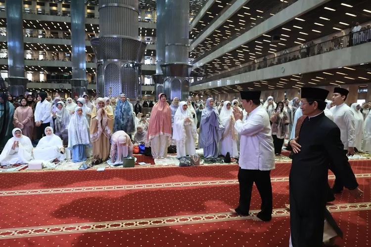 Kompak Presiden Prabowo dan Wapres Gibran Sholat Ied Bersama-Image-1 Kompak Presiden Prabowo dan Wapres Gibran Sholat Ied Bersama-Image-1