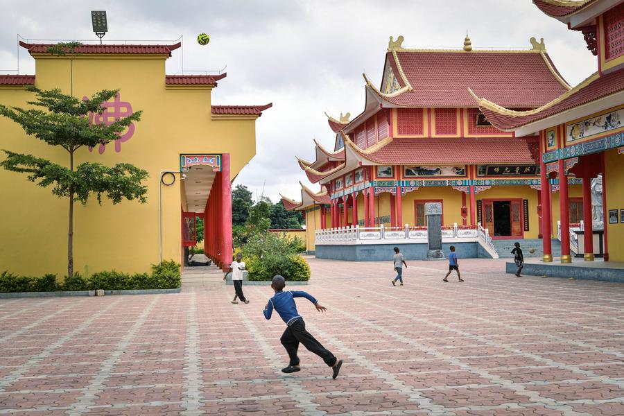 Menengok Sejumlah Murid Berlatih Kung Fu di Pusat Kebudayaan Kuil Shaolin di Lusaka, Zambia-Image-7 Menengok Sejumlah Murid Berlatih Kung Fu di Pusat Kebudayaan Kuil Shaolin di Lusaka, Zambia-Image-7