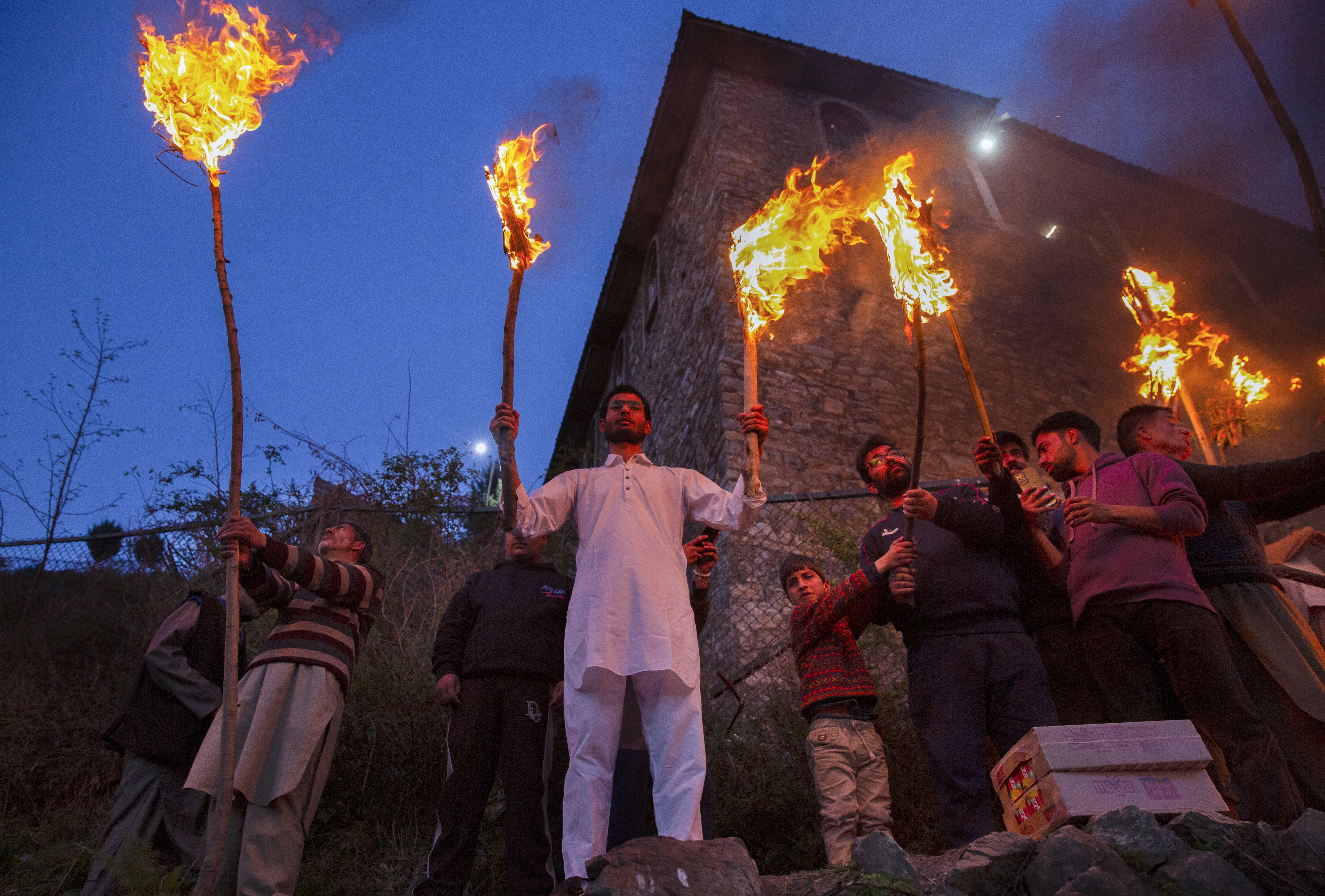 KASHMIR-SRINAGAR-FESTIVAL CAHAYA OBOR-1-Image-1 KASHMIR-SRINAGAR-FESTIVAL CAHAYA OBOR-1-Image-1
