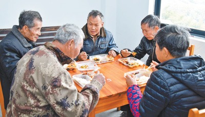 Tingkatkan Layanan Bagi Lansia, Tiongkok Manfaatkan Drone Antar Makanan Bagi Lansia di Pegunungan Zhejiang-Image-1 Tingkatkan Layanan Bagi Lansia, Tiongkok Manfaatkan Drone Antar Makanan Bagi Lansia di Pegunungan Zhejiang-Image-1