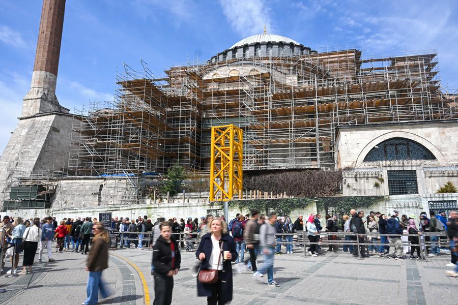 Potret Timur Tengah: Turkiye Mulai Pekerjaan Restorasi Kubah Hagia Sophia -Image-5