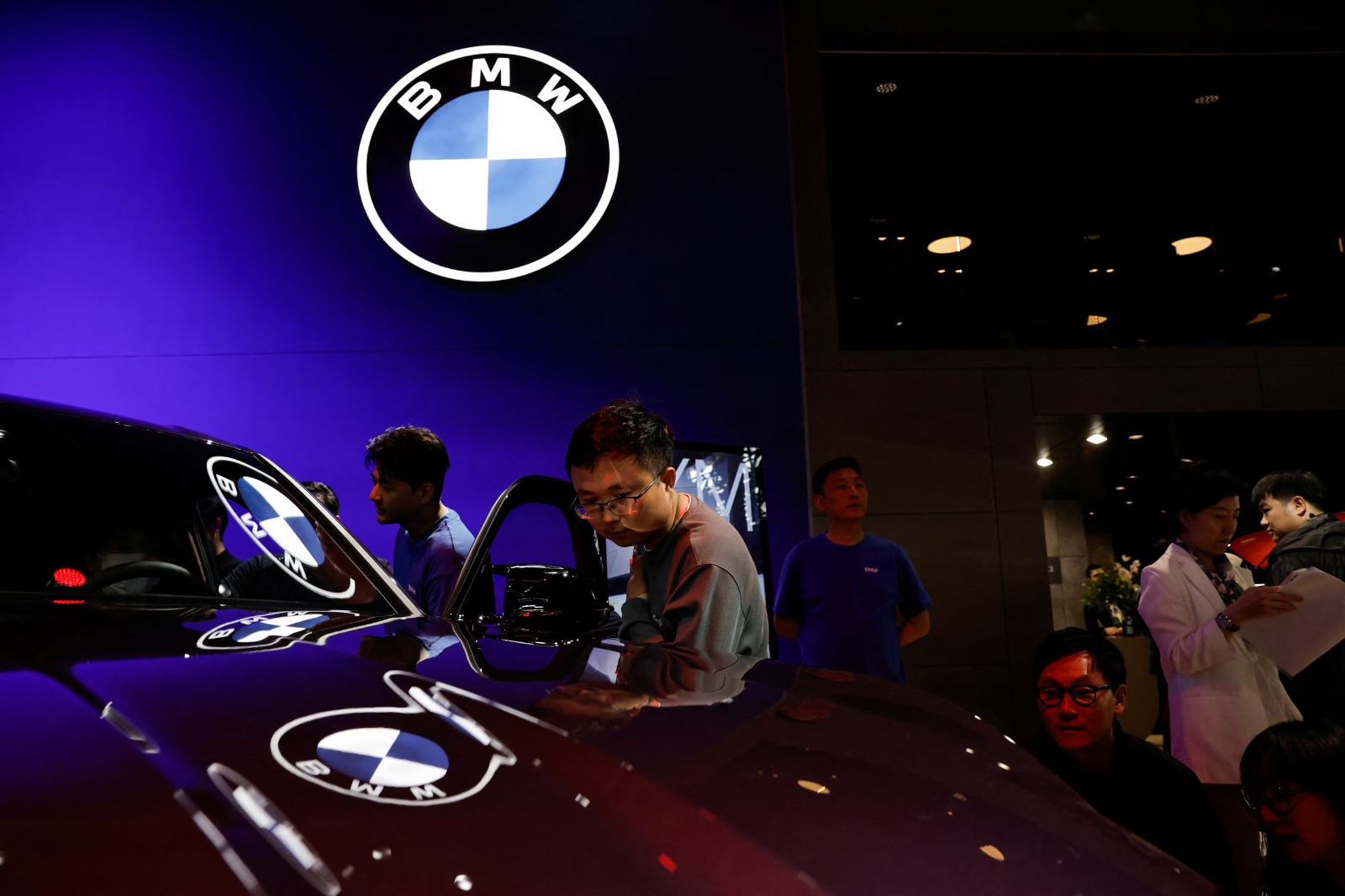 BMW Bakal Mengintegrasikan DeepSeek AI bagi Produksi Terbarunya-Image-1 BMW Bakal Mengintegrasikan DeepSeek AI bagi Produksi Terbarunya-Image-1