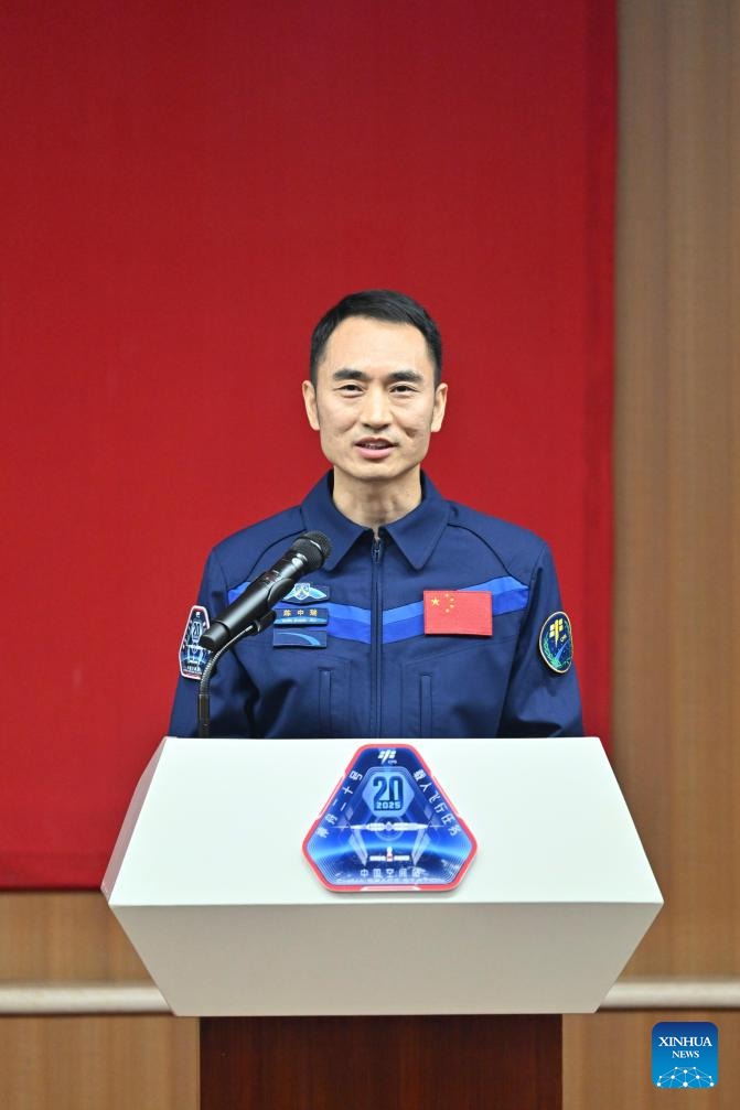 Potret : Astronot misi Shenzhou-20 Tiongkok Gelar Jumpa pers Sebelum Jalankan Mis-Image-2 Potret : Astronot misi Shenzhou-20 Tiongkok Gelar Jumpa pers Sebelum Jalankan Mis-Image-2