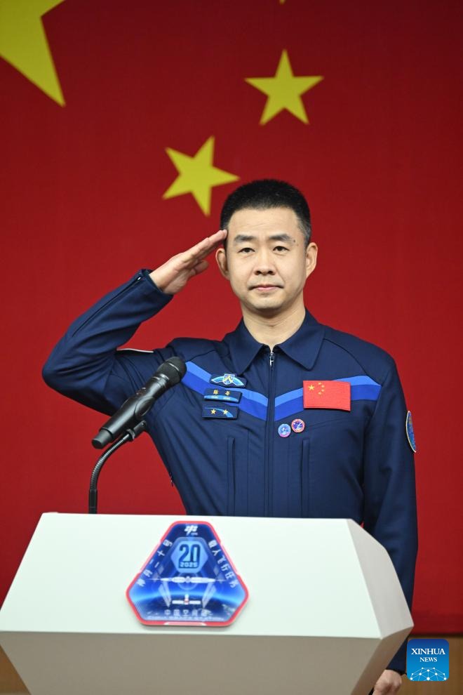 Potret : Astronot misi Shenzhou-20 Tiongkok Gelar Jumpa pers Sebelum Jalankan Mis-Image-3 Potret : Astronot misi Shenzhou-20 Tiongkok Gelar Jumpa pers Sebelum Jalankan Mis-Image-3