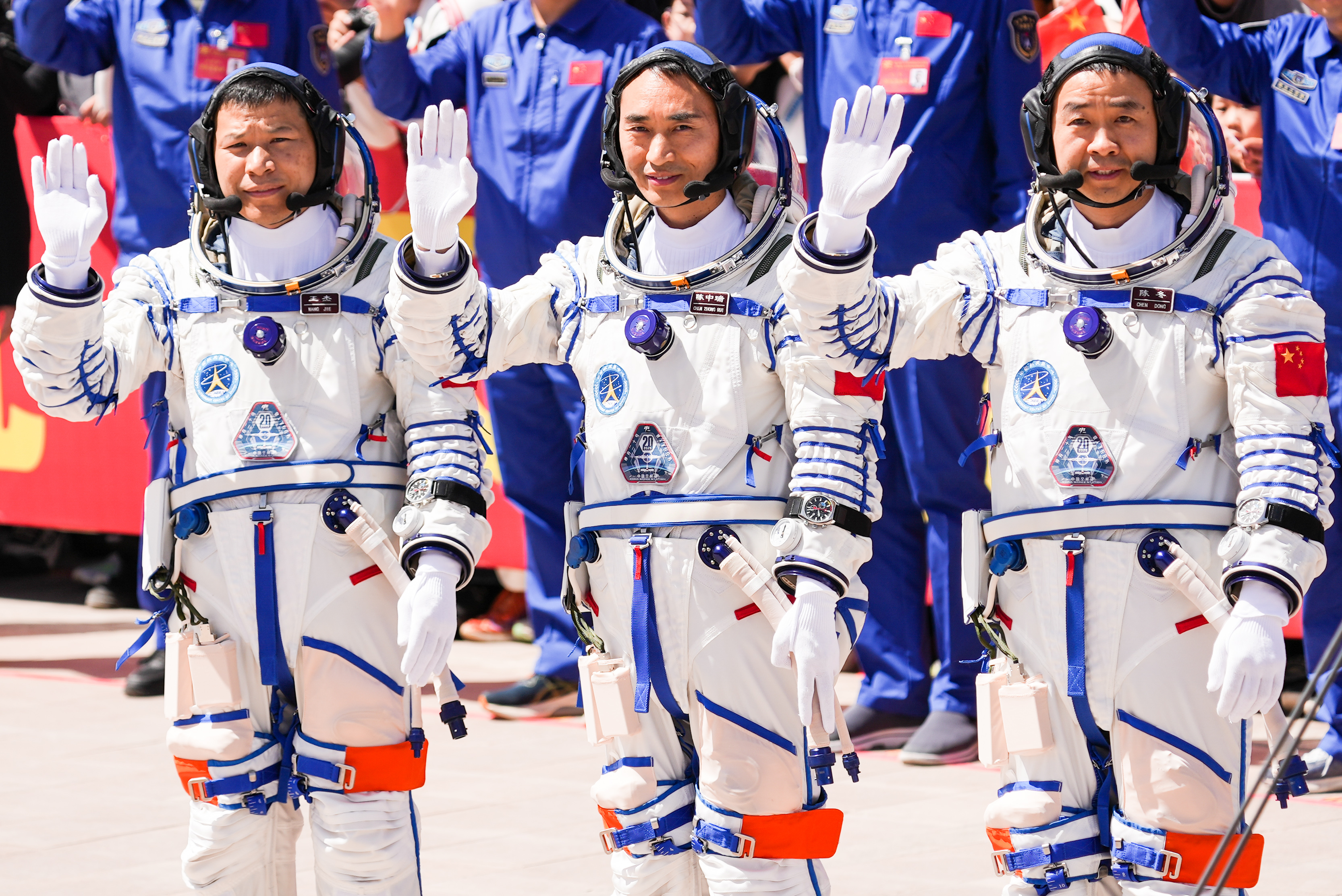 CHINA-JIUQUAN-UPACARA PELEPASAN ASTRONAUT CHINA UNTUK MISI SHENZHOU-20 DIGELAR-4-Image-1 CHINA-JIUQUAN-UPACARA PELEPASAN ASTRONAUT CHINA UNTUK MISI SHENZHOU-20 DIGELAR-4-Image-1