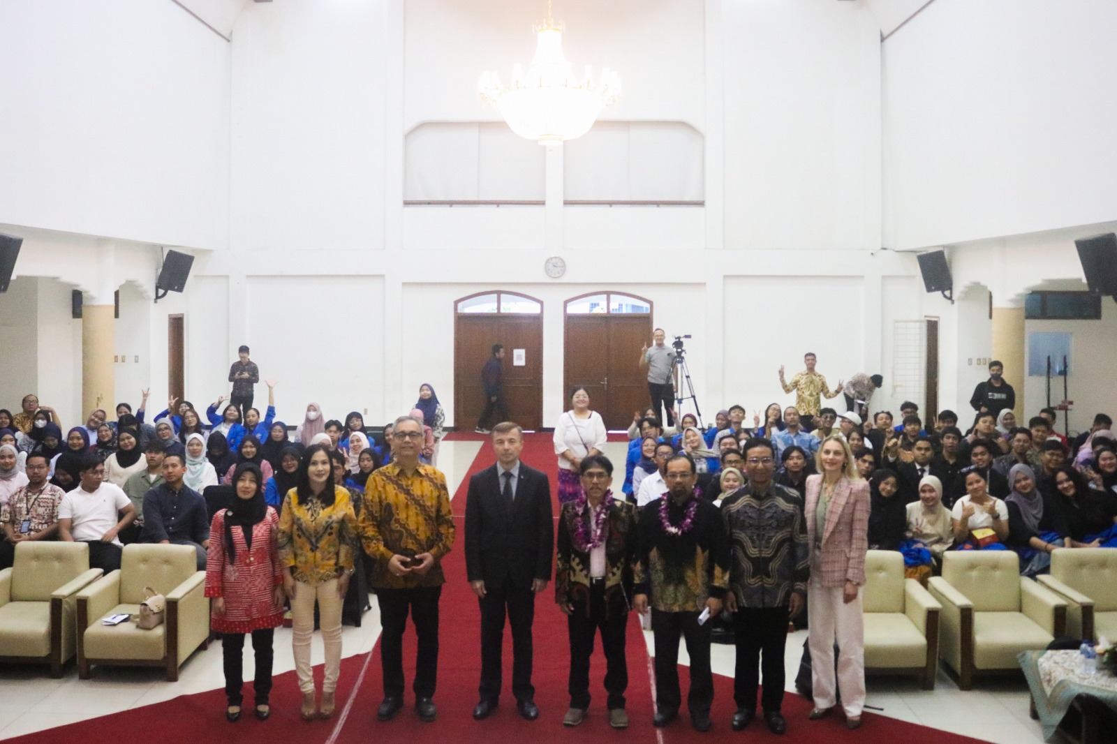Potret : Seminar Internasional Potret : Seminar Internasional