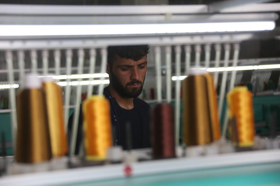 Buruh Afghanistan Berjuang Keras Hadapi Lilitan Utang dan Kelangkaan Lapangan Kerja-Image-1