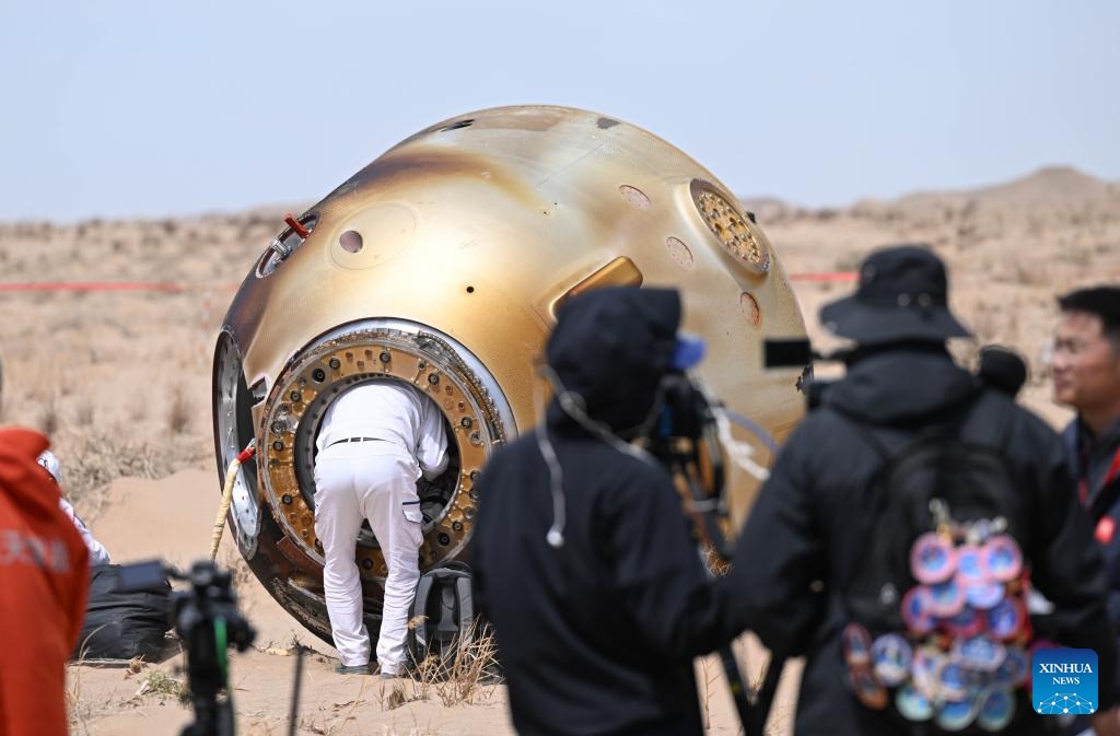 Potret : Pendaratan Kapsul Shenzhou-19 Berlangsung Mulus-Image-2 Potret : Pendaratan Kapsul Shenzhou-19 Berlangsung Mulus-Image-2