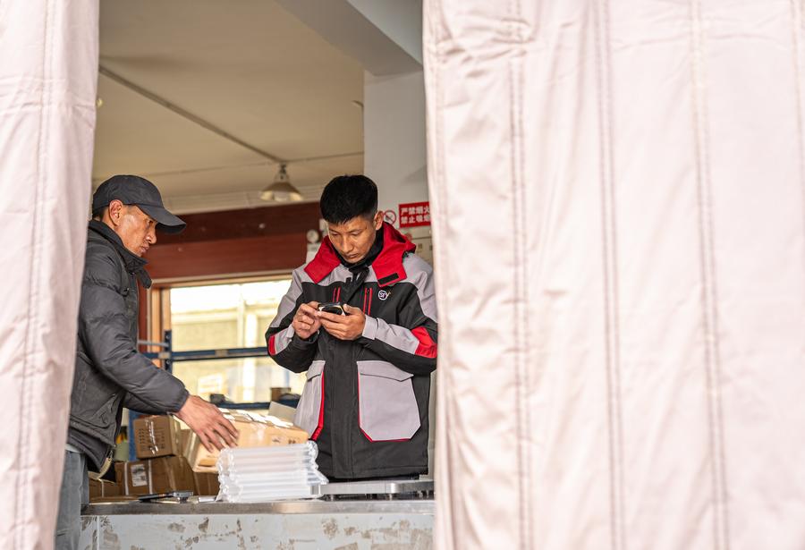 Wujud Dedikasi Luar Biasa, Kurir di Dataran Tinggi China Antar 200.000 Paket Tanpa Keluhan Pelanggan-Image-11