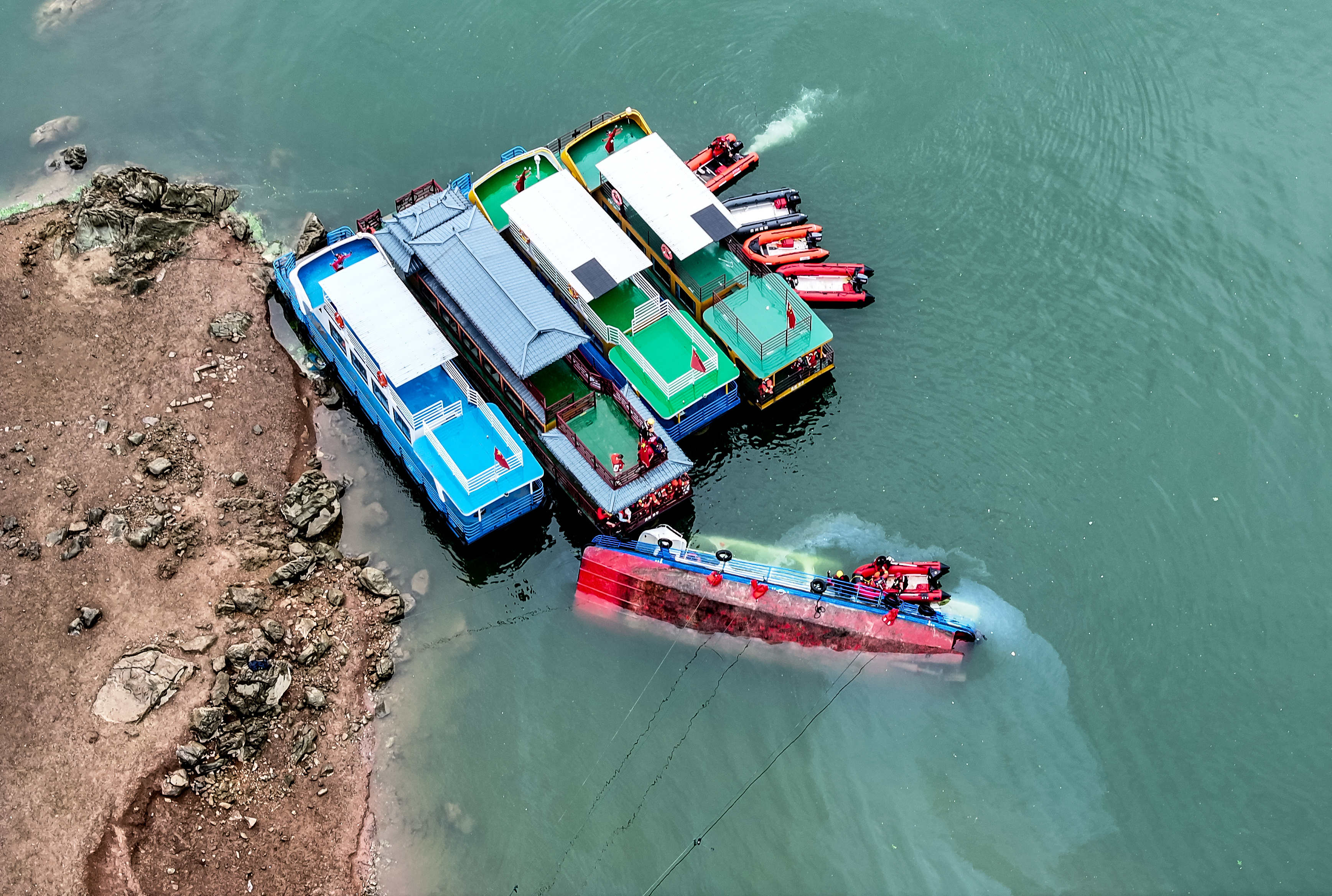9 Orang Tewas, 1 Hilang dalam Kecelakaan Perahu Terbalik di China Barat Daya-Image-3