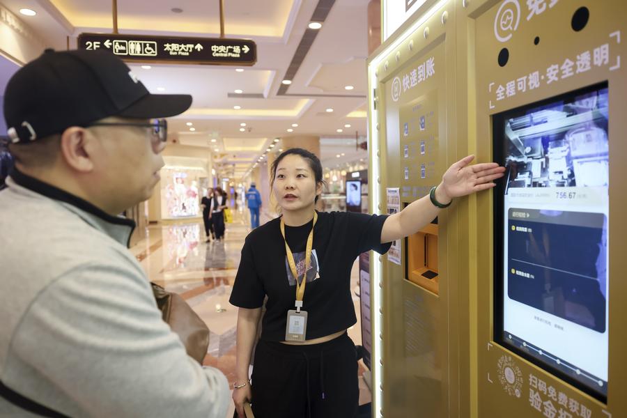 Melihat Debut Toko Emas Pintar di Shanghai, China-Image-4 Melihat Debut Toko Emas Pintar di Shanghai, China-Image-4