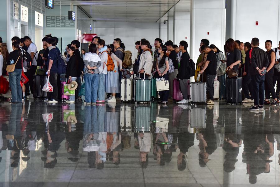 Menengok Puncak Arus Balik di Seantero China pada Hari Terakhir Libur Hari Buruh-Image-3 Menengok Puncak Arus Balik di Seantero China pada Hari Terakhir Libur Hari Buruh-Image-3