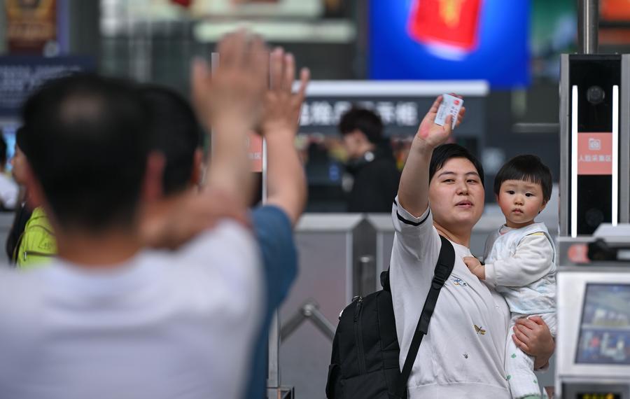 Menengok Puncak Arus Balik di Seantero China pada Hari Terakhir Libur Hari Buruh-Image-5 Menengok Puncak Arus Balik di Seantero China pada Hari Terakhir Libur Hari Buruh-Image-5