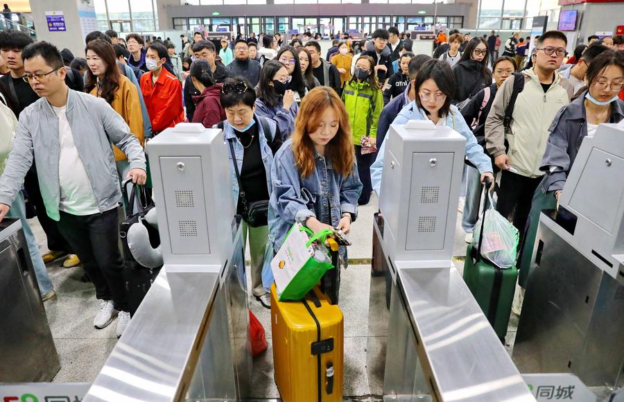 Menengok Puncak Arus Balik di Seantero China pada Hari Terakhir Libur Hari Buruh-Image-7 Menengok Puncak Arus Balik di Seantero China pada Hari Terakhir Libur Hari Buruh-Image-7