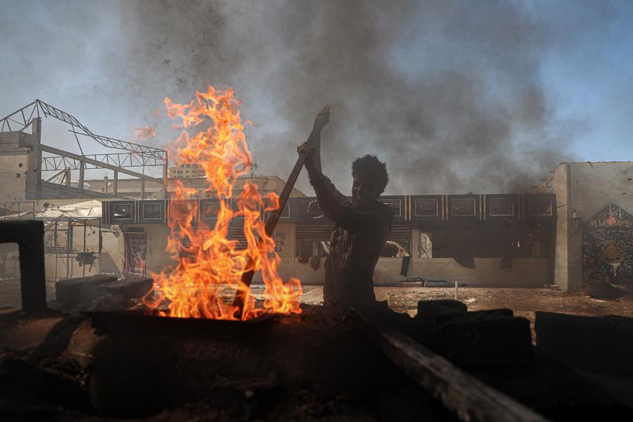 Warga Gaza Ubah Sampah Plastik Jadi Bahan Bakar di Tengah Blokade Israel-Image-3