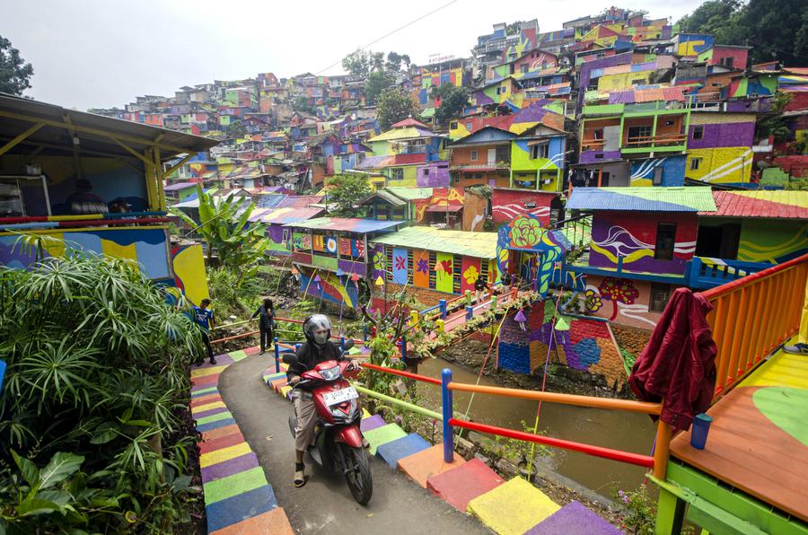 Album Asia: Mengunjungi kampung warna-warni Lembur Katumbiri di Bandung-Image-4 Album Asia: Mengunjungi kampung warna-warni Lembur Katumbiri di Bandung-Image-4