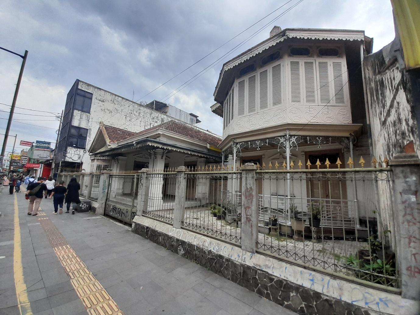 Menyusuri Arsitektur Tionghoa di Surya Kencana, Bogor: Antara Warisan dan Modernisasi-Image-2 Menyusuri Arsitektur Tionghoa di Surya Kencana, Bogor: Antara Warisan dan Modernisasi-Image-2