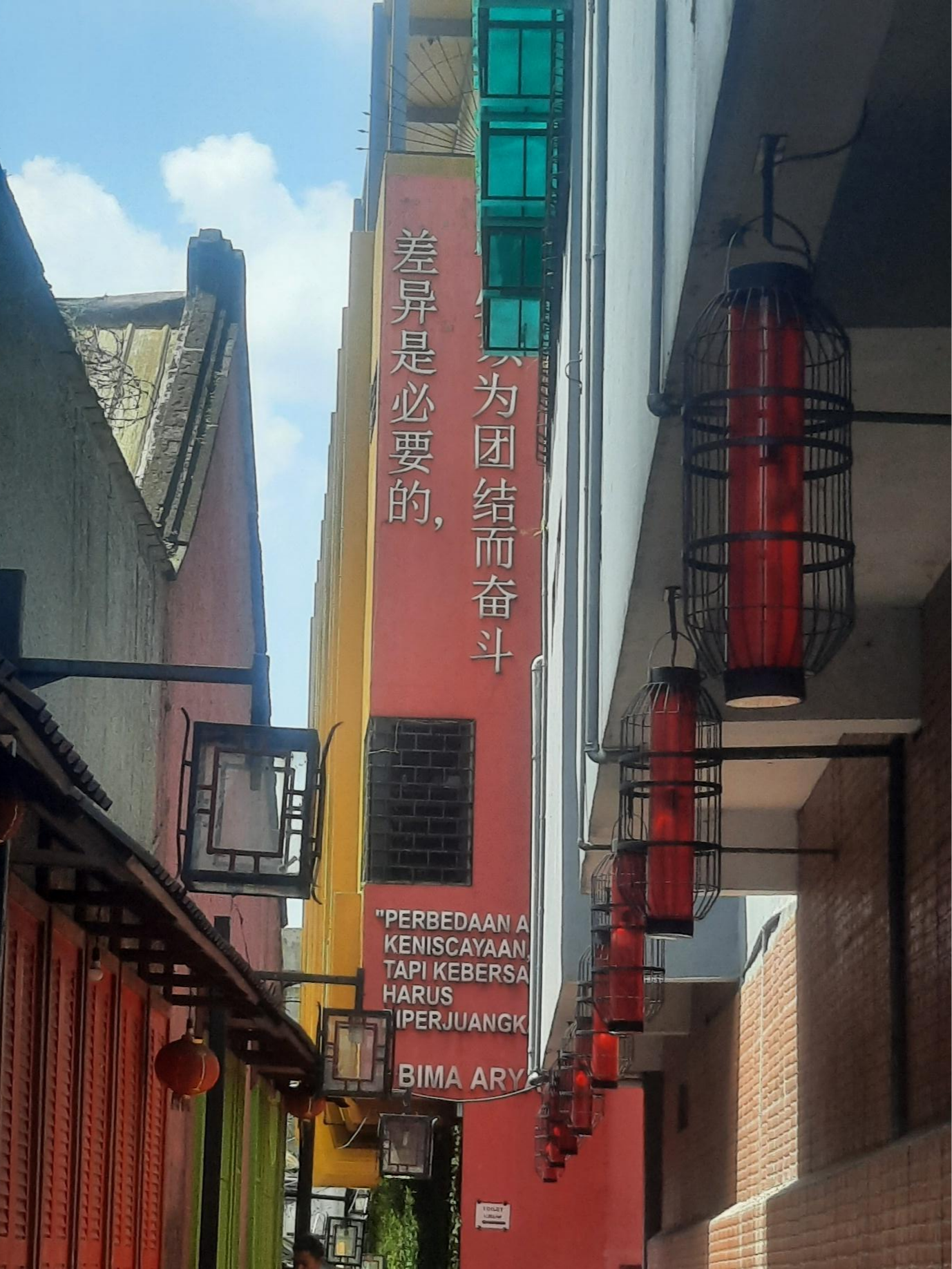 Menyusuri Arsitektur Tionghoa di Surya Kencana, Bogor: Antara Warisan dan Modernisasi-Image-3 Menyusuri Arsitektur Tionghoa di Surya Kencana, Bogor: Antara Warisan dan Modernisasi-Image-3