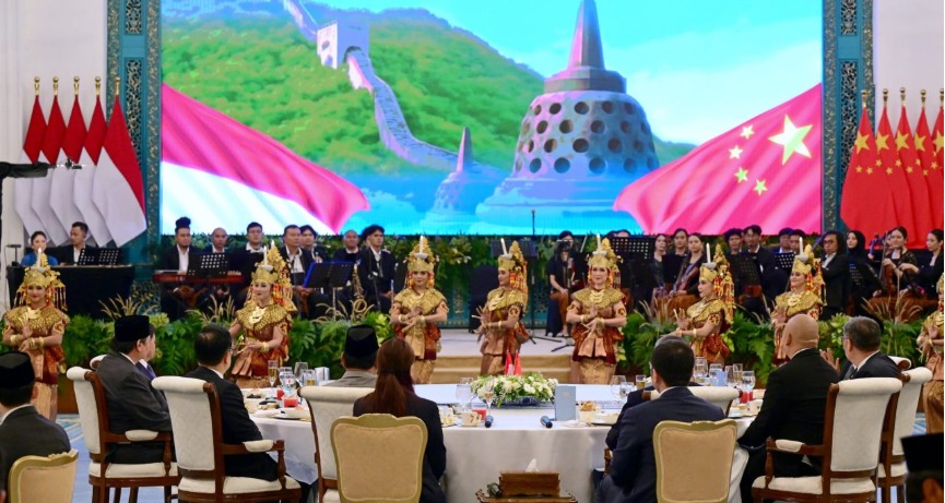 Sambut PM Li Qiang, Presiden Prabowo Suguhkan Jamuan Resmi dan hadirkan Kesenian di Istana Negara-Image-1 Sambut PM Li Qiang, Presiden Prabowo Suguhkan Jamuan Resmi dan hadirkan Kesenian di Istana Negara-Image-1
