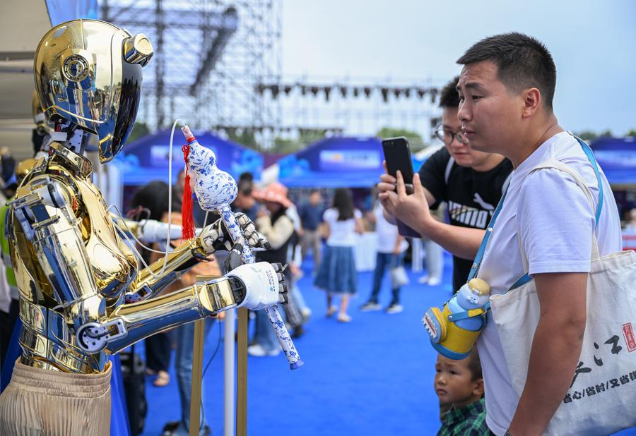 Karnaval Robot di China Suguhkan Kehidupan yang Didukung Teknologi Canggih-Image-3