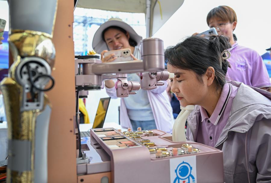 Karnaval Robot di China Suguhkan Kehidupan yang Didukung Teknologi Canggih-Image-4