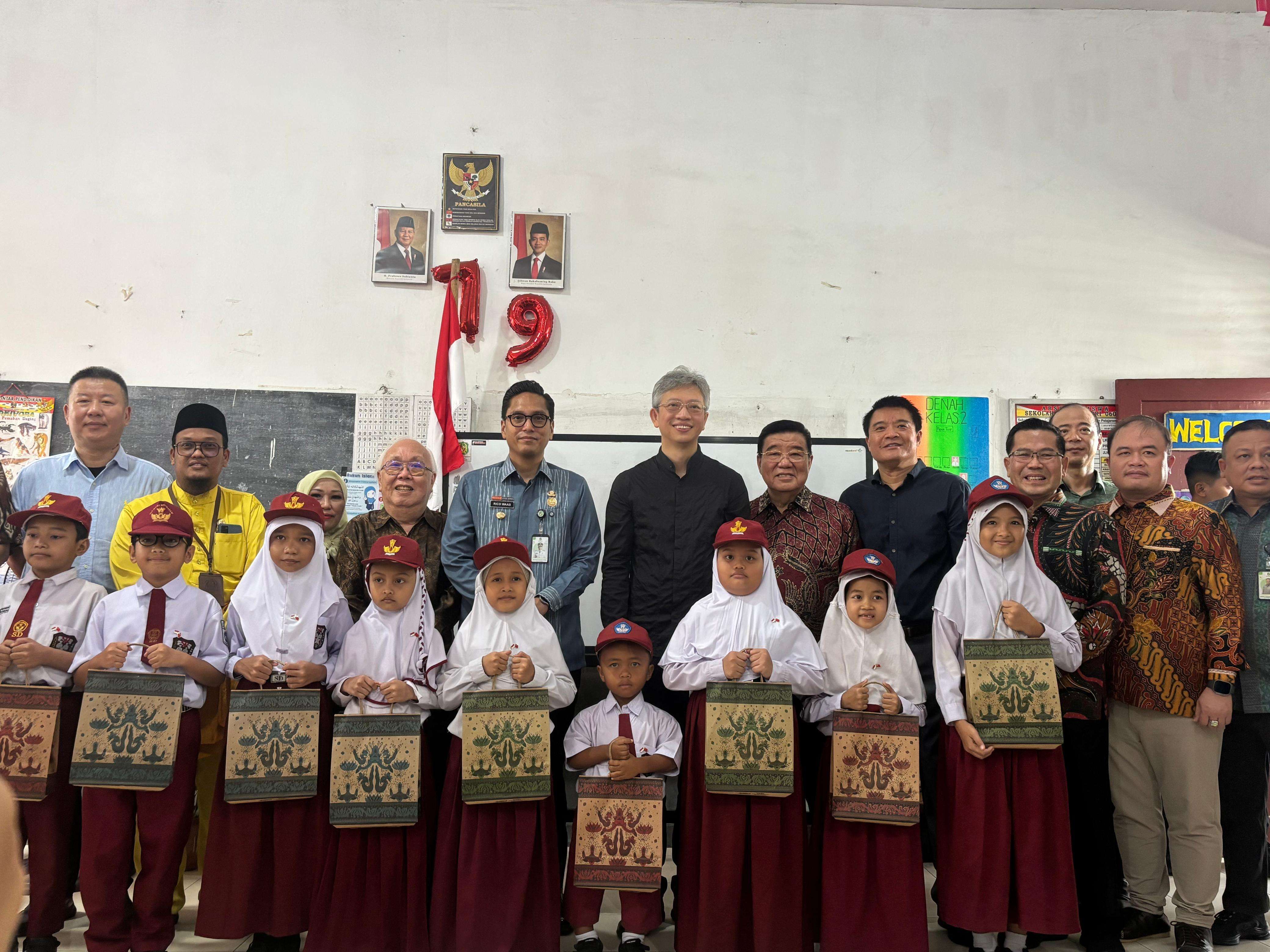 Duta Besar Wang Lutong Tinjau Program Makan Bergizi Gratis (MBG) di Kota Medan-Image-1