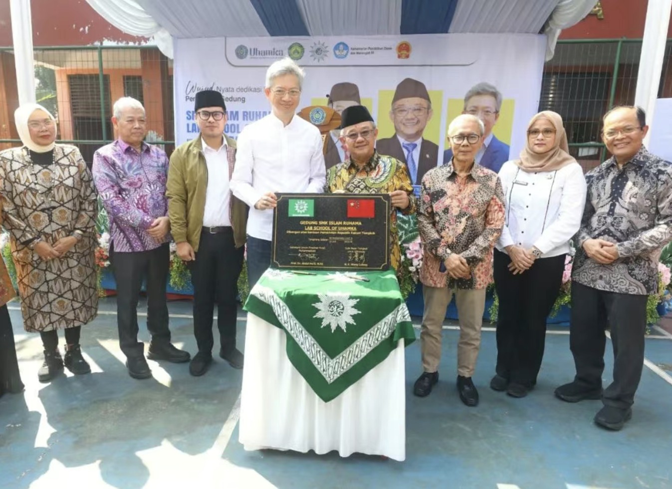 Dubes Wang Lutong Hadiri Upacara Peresmian Proyek Gedung Pengajaran SMK di Bawah Muhammadyah-Image-2 Dubes Wang Lutong Hadiri Upacara Peresmian Proyek Gedung Pengajaran SMK di Bawah Muhammadyah-Image-2