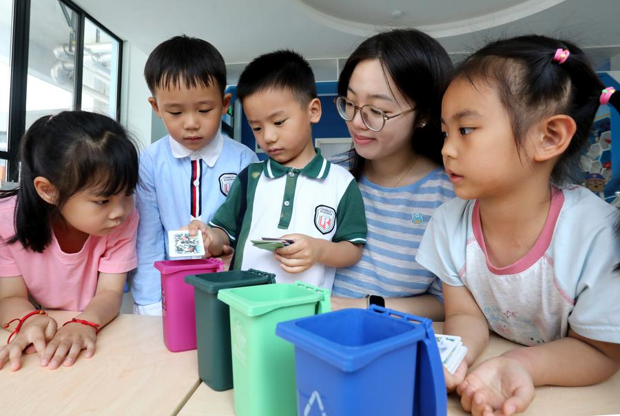 Ringankan Beban Keluarga Muda, Tiongkok Luncurkan Pendidikan Prasekolah Gratis-Image-1 Ringankan Beban Keluarga Muda, Tiongkok Luncurkan Pendidikan Prasekolah Gratis-Image-1